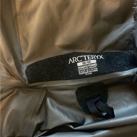 Arc'teryx Women's Beta SL Jacket in Lavender - Picture 11 of 12